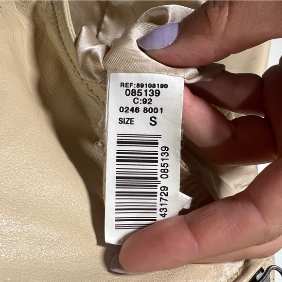 MNG. Size Small
Beige genuine 100% leather jacket 
Double front zipper closure - Picture 10 of 12